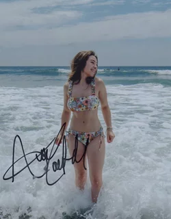 Ava Cantrell autograph