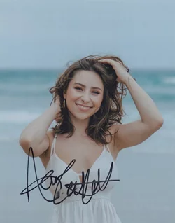Ava Cantrell autograph