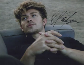 Evan Hofer autograph