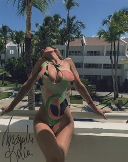 Amanda Kolar autograph