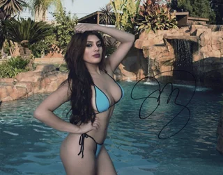 Scarleth Zelaya autograph