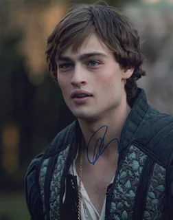 Douglas Booth autograph