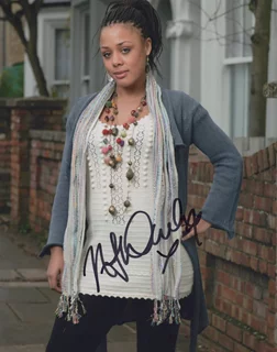 Nina Toussaint-White autograph