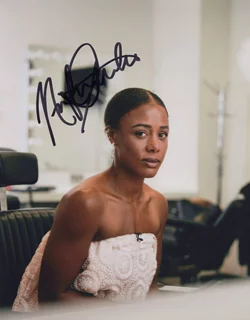 Nina Toussaint-White autograph