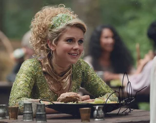 Rose McIver autograph