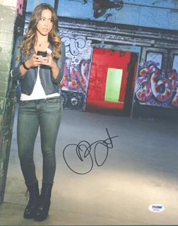 Chloe Bennet autograph