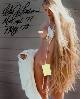 Debra Jo Fondren autograph