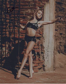 Coco Quinn autograph