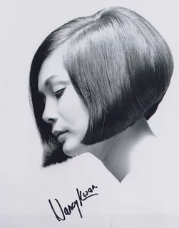 Nancy Kwan autograph