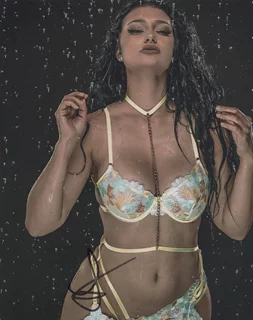 Taylor Marie autograph