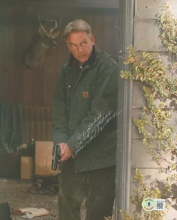 Mark Harmon autograph