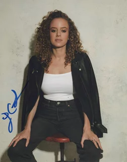 Laura Chinn autograph