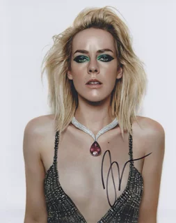 Jena Malone autograph