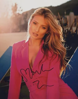 Montana Tucker autograph