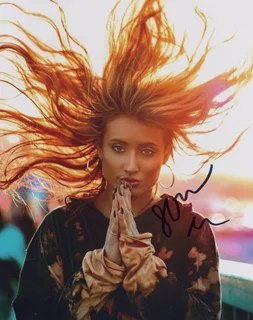 Montana Tucker autograph