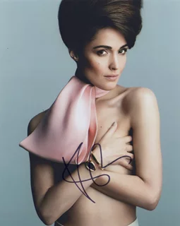 Rose Byrne autograph