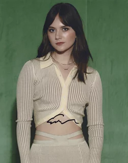 Emilia Jones autograph