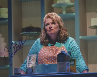 Tara Mallen autograph