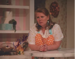 Tara Mallen autograph