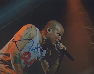 Residente autograph
