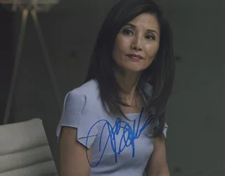 Tamlyn Tomita autograph