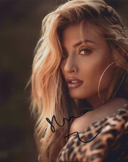 Montana Tucker autograph