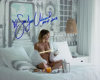 Sara Jean Underwood autograph