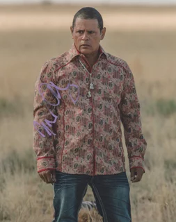 Raymond Cruz autograph