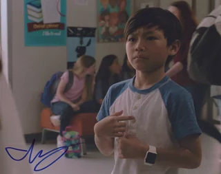 Izaac Wang autograph