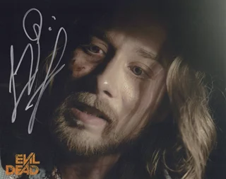 Lou Taylor Pucci autograph