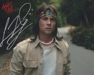 Lou Taylor Pucci autograph