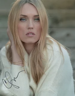 Clare Grant autograph