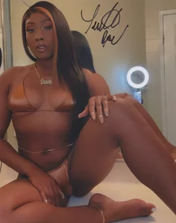 Tenielle Rose autograph