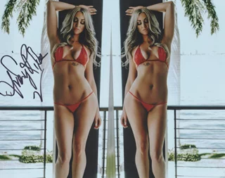 Avery Ryder autograph