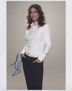Lizzy Caplan autograph