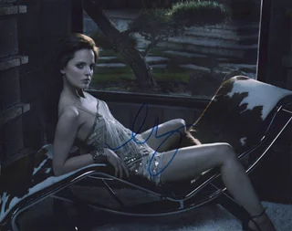 Mena Suvari autograph