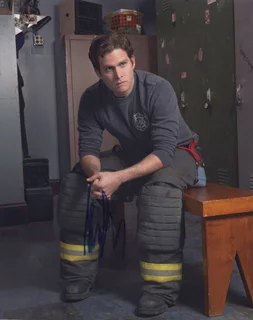 Steven Pasquale autograph