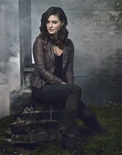 Phoebe Tonkin autograph