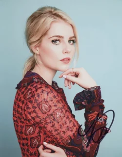 Lucy Boynton autograph