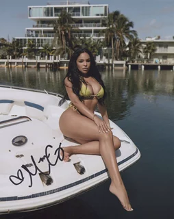 Melissa Ceja autograph