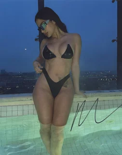 Margaux Cotero autograph