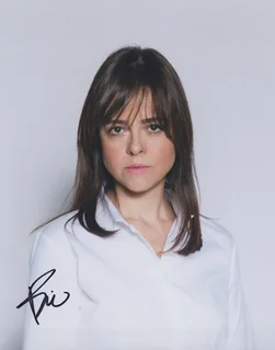 Emma Ramos autograph