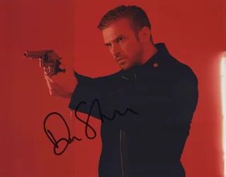 Dan Stevens autograph