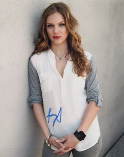 Tracy Spiridakos autograph