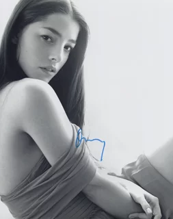 Olivia Thirlby autograph