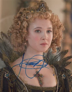Juno Temple autograph