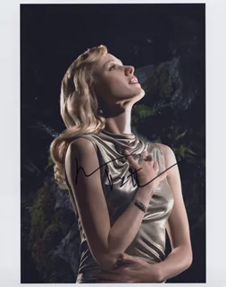 Naomi Watts autograph