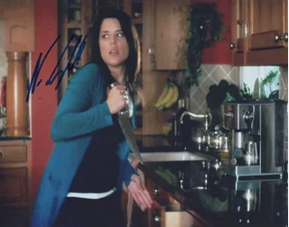 Neve Campbell autograph