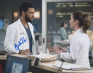 Anthony Hill autograph