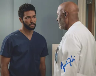 Anthony Hill autograph